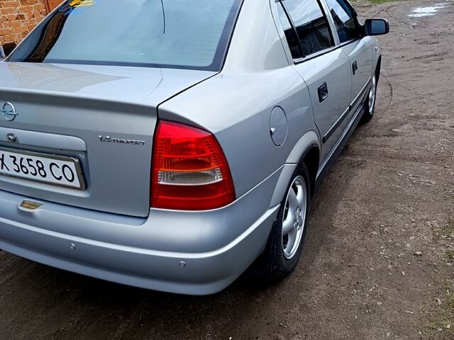 Серый Опель Астра, объемом двигателя 1.4 л и пробегом 150 тыс. км за 4100 $, фото 1 на Automoto.ua