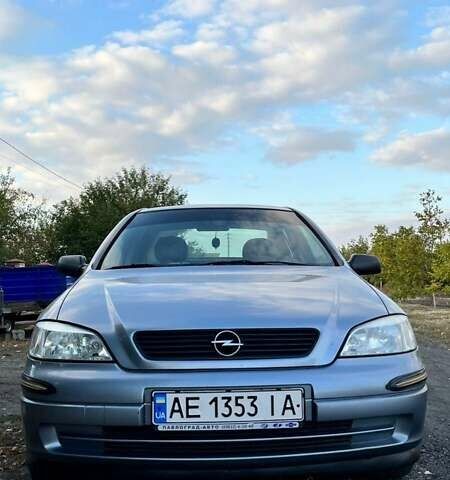 Серый Опель Астра, объемом двигателя 1.4 л и пробегом 227 тыс. км за 3800 $, фото 1 на Automoto.ua