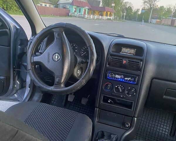 Сірий Опель Астра, об'ємом двигуна 1.4 л та пробігом 269 тис. км за 2900 $, фото 1 на Automoto.ua