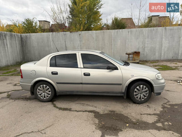 Опель Астра 2007 в Житомире на Automoto.ua Серый Опель Астра, объемом двигателя 1.39 л и пробегом 169 тыс. км за 3800 $, фото 1 на Automoto.ua