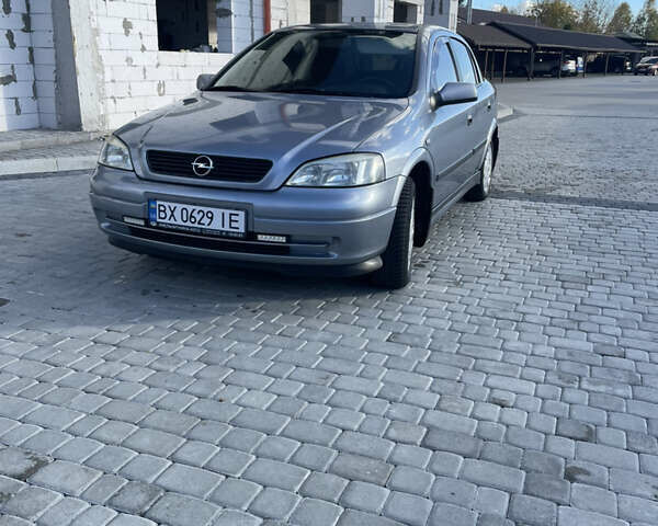 Серый Опель Астра, объемом двигателя 1.4 л и пробегом 293 тыс. км за 3600 $, фото 1 на Automoto.ua