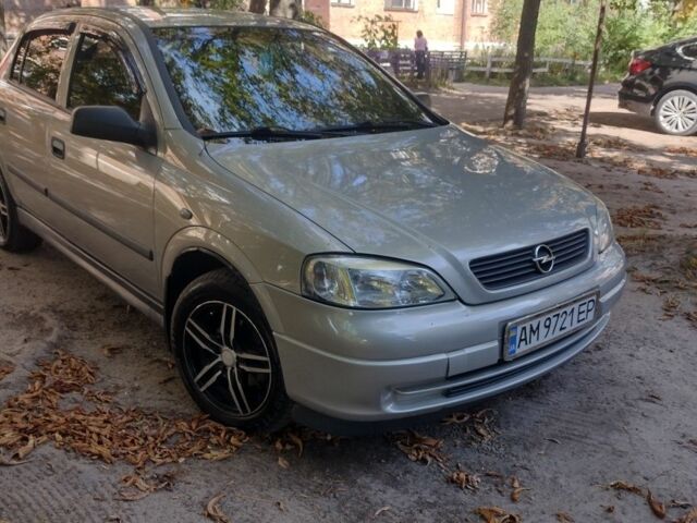Серый Опель Астра, объемом двигателя 1.4 л и пробегом 216 тыс. км за 4000 $, фото 1 на Automoto.ua