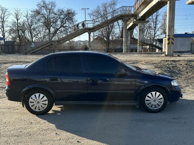 Серый Опель Астра, объемом двигателя 1.4 л и пробегом 225 тыс. км за 3650 $, фото 1 на Automoto.ua