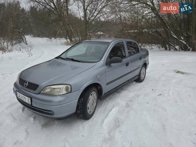 Серый Опель Астра, объемом двигателя 1.6 л и пробегом 227 тыс. км за 3400 $, фото 1 на Automoto.ua