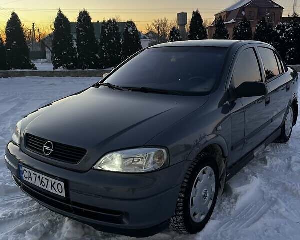 Серый Опель Астра, объемом двигателя 1.4 л и пробегом 90 тыс. км за 5000 $, фото 1 на Automoto.ua