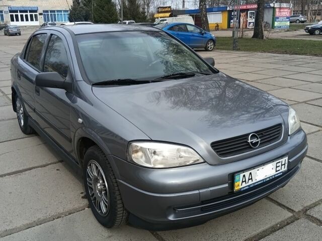 Серый Опель Астра, объемом двигателя 1.6 л и пробегом 172 тыс. км за 3800 $, фото 1 на Automoto.ua