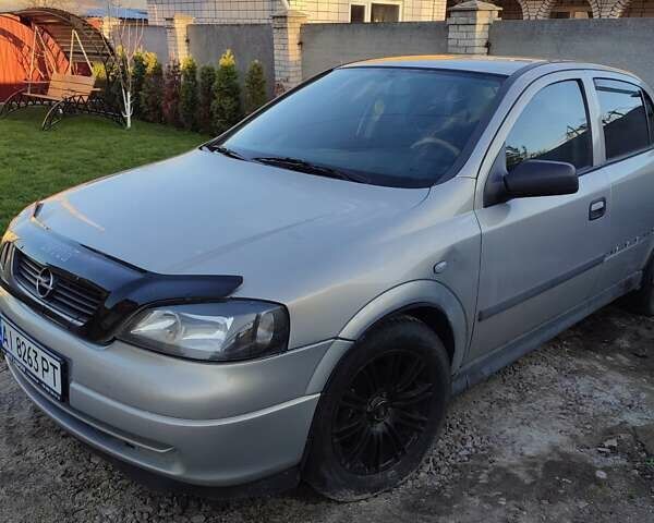Серый Опель Астра, объемом двигателя 1.4 л и пробегом 400 тыс. км за 2600 $, фото 1 на Automoto.ua