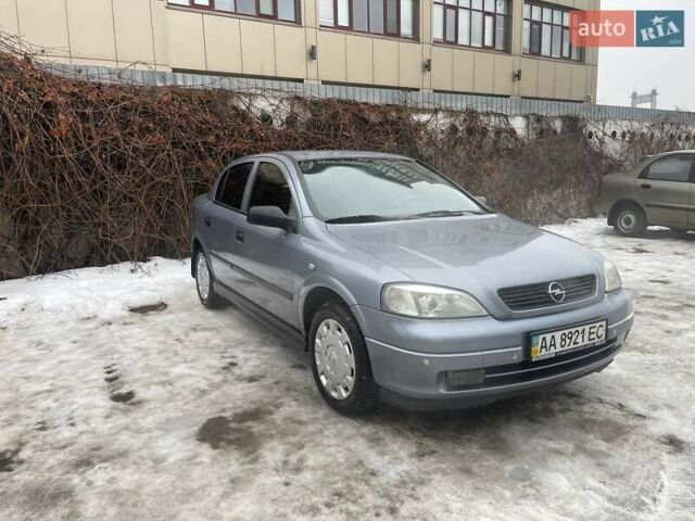 Серый Опель Астра, объемом двигателя 1.6 л и пробегом 199 тыс. км за 4000 $, фото 1 на Automoto.ua
