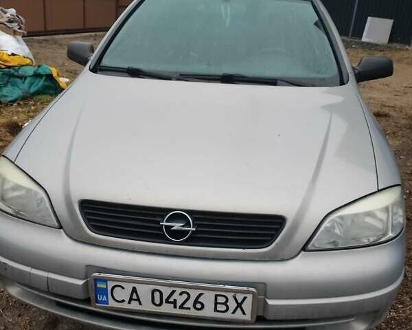 Серый Опель Астра, объемом двигателя 1.36 л и пробегом 206 тыс. км за 3400 $, фото 1 на Automoto.ua