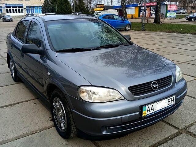 Серый Опель Астра, объемом двигателя 1.6 л и пробегом 172 тыс. км за 3800 $, фото 1 на Automoto.ua