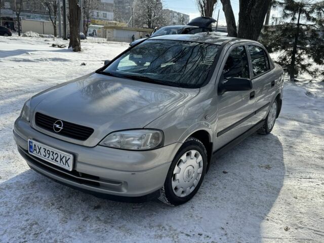 Серый Опель Астра, объемом двигателя 1.4 л и пробегом 210 тыс. км за 3000 $, фото 1 на Automoto.ua