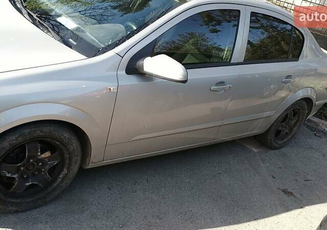 Сірий Опель Астра, об'ємом двигуна 1.6 л та пробігом 200 тис. км за 4500 $, фото 1 на Automoto.ua