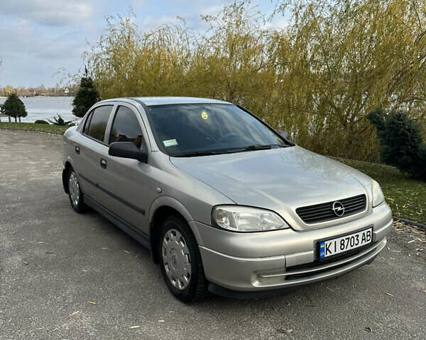 Серый Опель Астра, объемом двигателя 1.6 л и пробегом 242 тыс. км за 3700 $, фото 1 на Automoto.ua