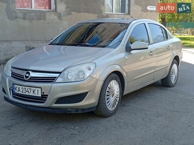 Серый Опель Астра, объемом двигателя 1.6 л и пробегом 300 тыс. км за 3000 $, фото 1 на Automoto.ua