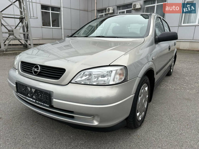 Серый Опель Астра, объемом двигателя 1.6 л и пробегом 83 тыс. км за 5950 $, фото 1 на Automoto.ua