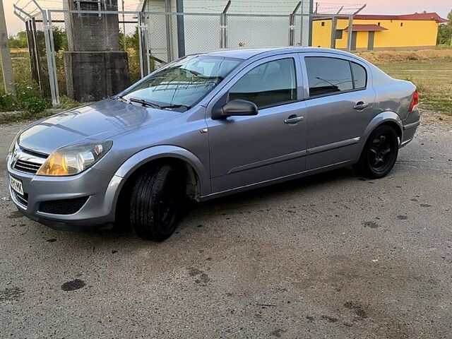 Серый Опель Астра, объемом двигателя 1.6 л и пробегом 123 тыс. км за 4350 $, фото 1 на Automoto.ua