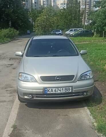 Серый Опель Астра, объемом двигателя 1.4 л и пробегом 387 тыс. км за 3700 $, фото 1 на Automoto.ua