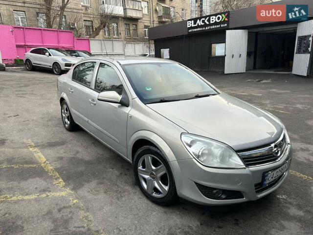 Серый Опель Астра, объемом двигателя 1.6 л и пробегом 168 тыс. км за 4599 $, фото 1 на Automoto.ua