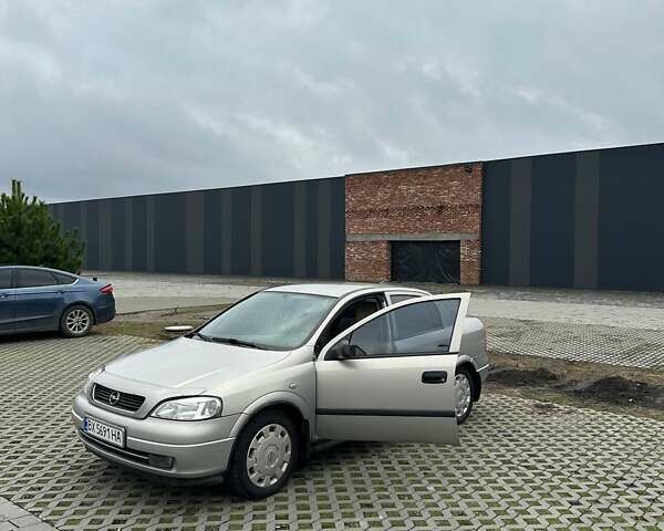 Серый Опель Астра, объемом двигателя 1.6 л и пробегом 179 тыс. км за 4000 $, фото 1 на Automoto.ua