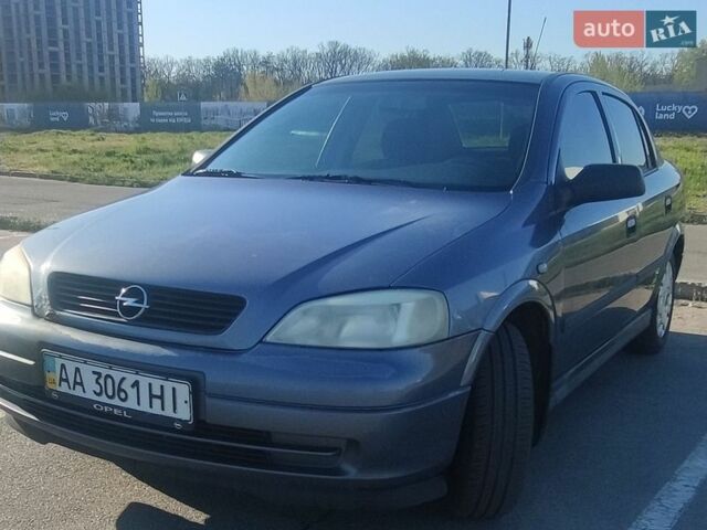 Серый Опель Астра, объемом двигателя 1.6 л и пробегом 331 тыс. км за 2500 $, фото 1 на Automoto.ua