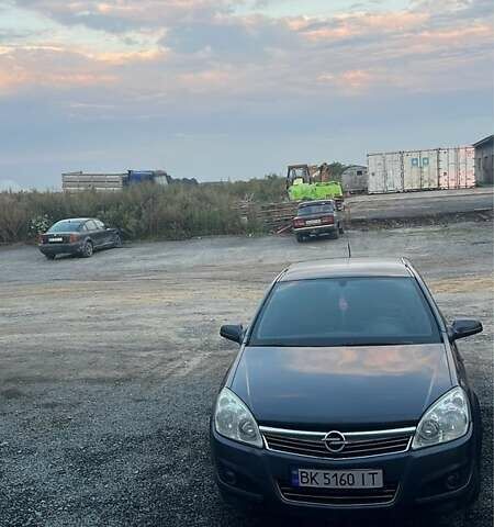 Серый Опель Астра, объемом двигателя 1.6 л и пробегом 217 тыс. км за 4200 $, фото 1 на Automoto.ua