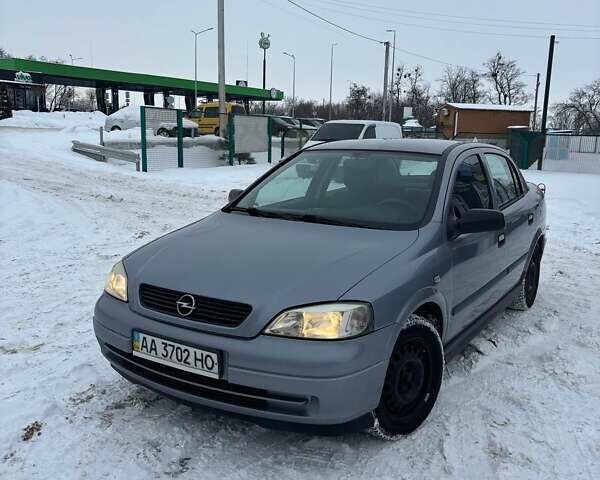 Серый Опель Астра, объемом двигателя 1.4 л и пробегом 370 тыс. км за 3500 $, фото 1 на Automoto.ua