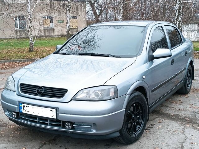 Серый Опель Астра, объемом двигателя 1 л и пробегом 400 тыс. км за 3500 $, фото 1 на Automoto.ua