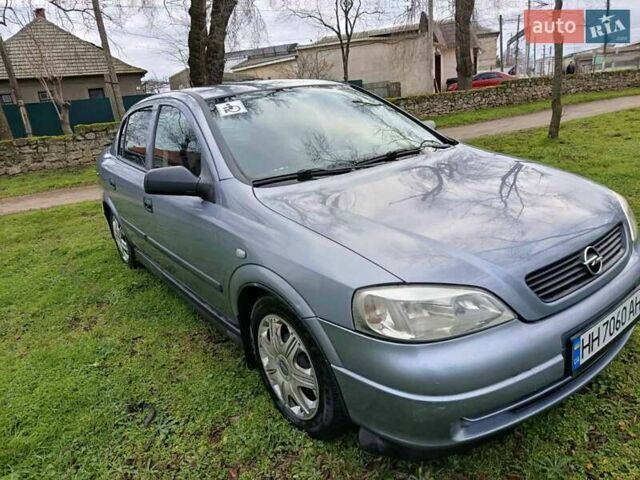 Серый Опель Астра, объемом двигателя 1.6 л и пробегом 247 тыс. км за 3950 $, фото 1 на Automoto.ua