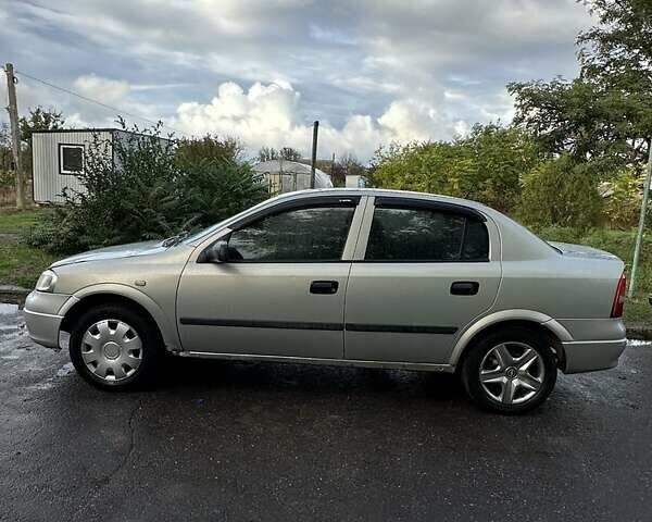 Опель Астра 2008 в Баштанке на Automoto.ua Серый Опель Астра, объемом двигателя 1.6 л и пробегом 200 тыс. км за 1900 $, фото 1 на Automoto.ua