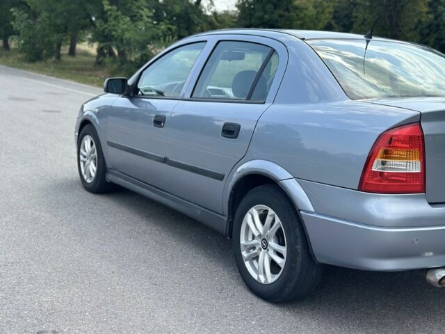 Сірий Опель Астра, об'ємом двигуна 1.6 л та пробігом 230 тис. км за 4900 $, фото 1 на Automoto.ua