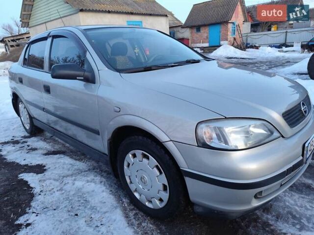 Серый Опель Астра, объемом двигателя 1.36 л и пробегом 160 тыс. км за 3950 $, фото 1 на Automoto.ua