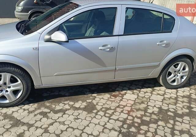 Серый Опель Астра, объемом двигателя 1.6 л и пробегом 250 тыс. км за 5700 $, фото 1 на Automoto.ua