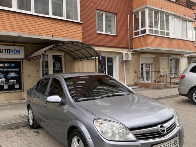 Серый Опель Астра, объемом двигателя 1.6 л и пробегом 210 тыс. км за 5800 $, фото 1 на Automoto.ua