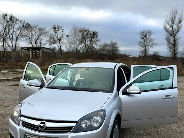 Сірий Опель Астра, об'ємом двигуна 1.6 л та пробігом 258 тис. км за 5400 $, фото 1 на Automoto.ua