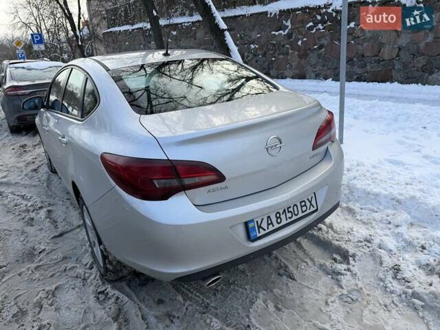 Серый Опель Астра, объемом двигателя 1.4 л и пробегом 215 тыс. км за 9000 $, фото 1 на Automoto.ua