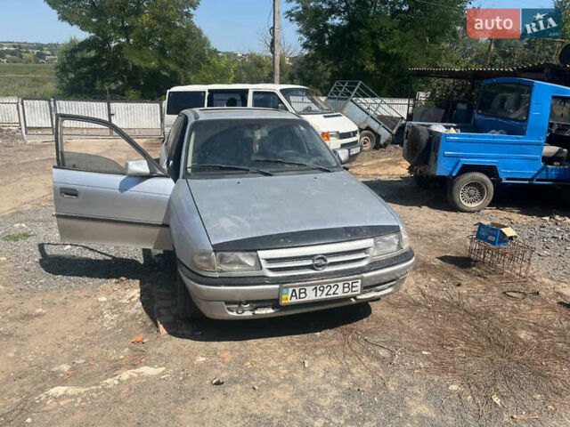 Серый Опель Астра, объемом двигателя 1.6 л и пробегом 100 тыс. км за 1100 $, фото 1 на Automoto.ua