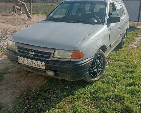 Серый Опель Астра, объемом двигателя 1.4 л и пробегом 586 тыс. км за 1000 $, фото 1 на Automoto.ua