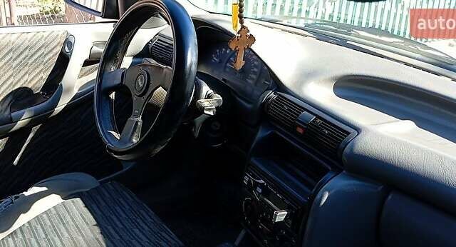 Серый Опель Астра, объемом двигателя 1.6 л и пробегом 280 тыс. км за 1500 $, фото 1 на Automoto.ua