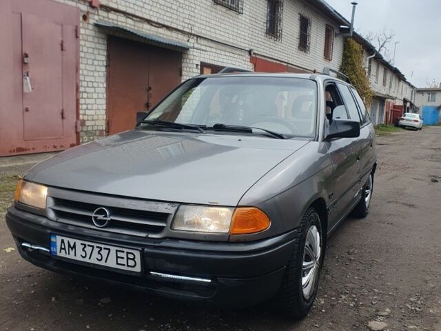 Опель Астра 1993 в Житомире на Automoto.ua Серый Опель Астра, объемом двигателя 1.4 л и пробегом 300 тыс. км за 1350 $, фото 1 на Automoto.ua