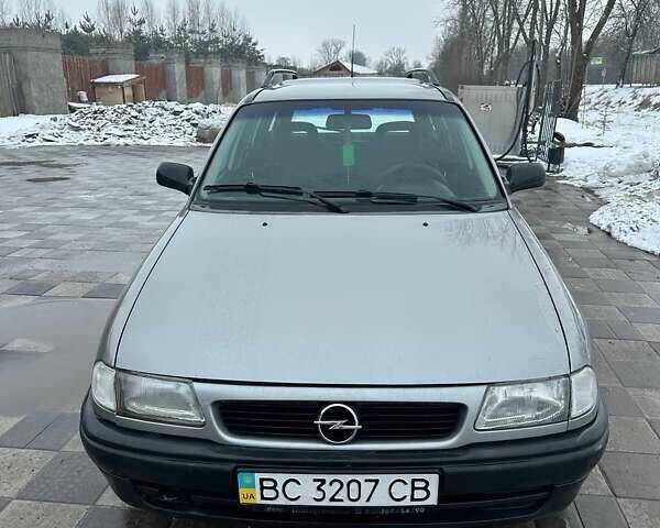 Сірий Опель Астра, об'ємом двигуна 1.6 л та пробігом 295 тис. км за 1900 $, фото 1 на Automoto.ua
