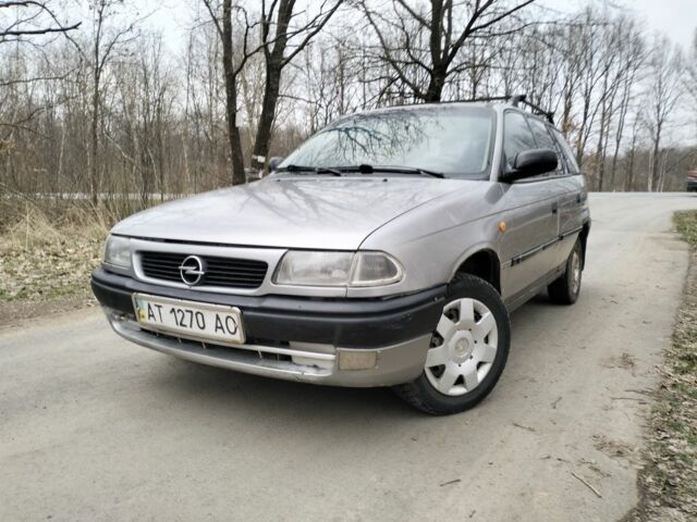 Серый Опель Астра, объемом двигателя 1.4 л и пробегом 300 тыс. км за 1250 $, фото 1 на Automoto.ua