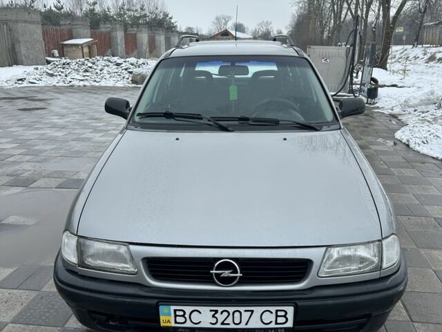 Серый Опель Астра, объемом двигателя 1.6 л и пробегом 295 тыс. км за 1600 $, фото 1 на Automoto.ua