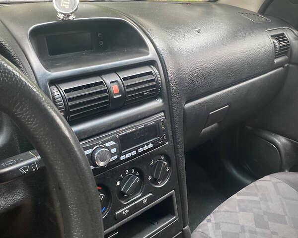 Серый Опель Астра, объемом двигателя 2 л и пробегом 270 тыс. км за 1200 $, фото 1 на Automoto.ua