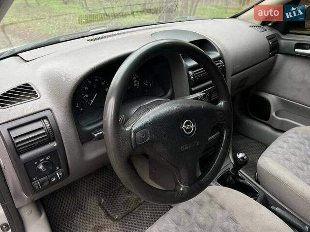 Серый Опель Астра, объемом двигателя 1.6 л и пробегом 123 тыс. км за 3900 $, фото 1 на Automoto.ua
