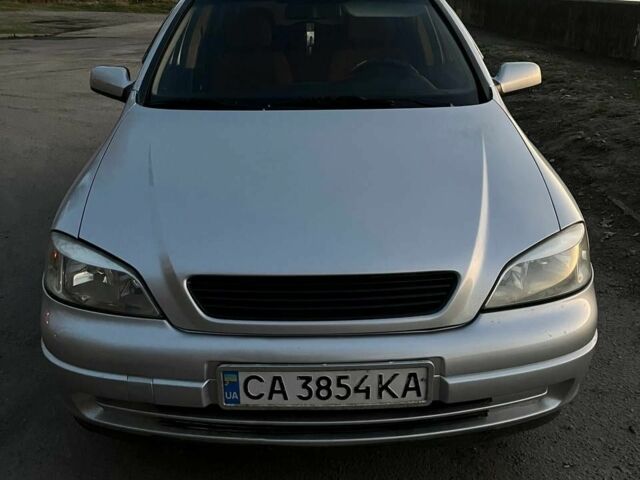 Серый Опель Астра, объемом двигателя 1.6 л и пробегом 175 тыс. км за 3400 $, фото 1 на Automoto.ua
