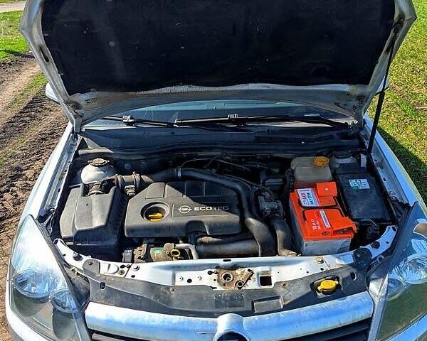 Серый Опель Астра, объемом двигателя 1.7 л и пробегом 329 тыс. км за 4500 $, фото 1 на Automoto.ua