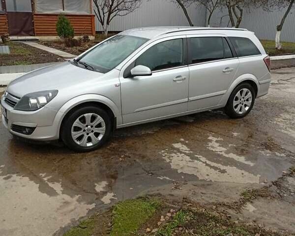 Серый Опель Астра, объемом двигателя 1.7 л и пробегом 270 тыс. км за 4999 $, фото 1 на Automoto.ua