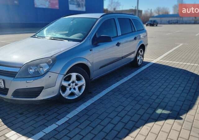 Серый Опель Астра, объемом двигателя 1.7 л и пробегом 320 тыс. км за 4000 $, фото 1 на Automoto.ua