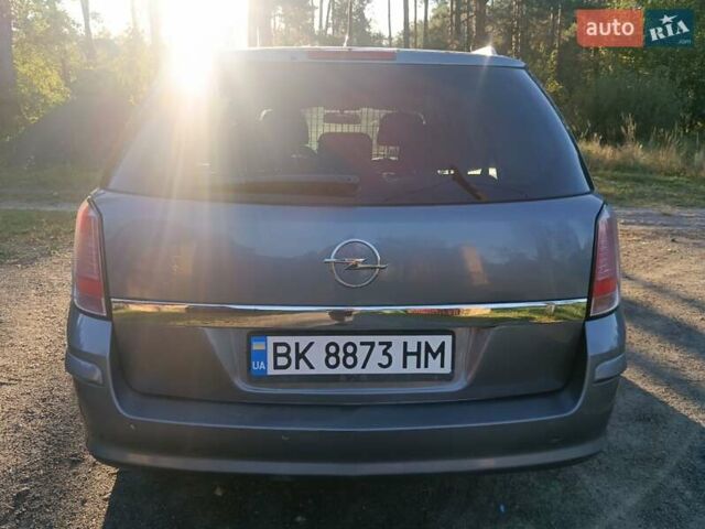 Серый Опель Астра, объемом двигателя 1.6 л и пробегом 286 тыс. км за 4800 $, фото 1 на Automoto.ua
