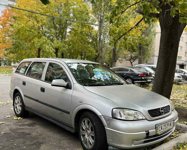 Серый Опель Астра, объемом двигателя 1.6 л и пробегом 245 тыс. км за 3400 $, фото 1 на Automoto.ua